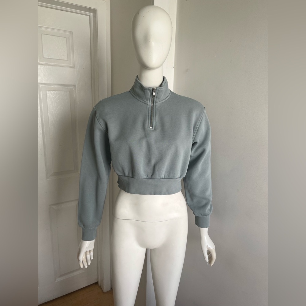 Aritzia TNA Cozy Cropped Fleece Perfect 1/4 Zip Sweatshirt Size XS Light Blue - Picture 2 of 8
